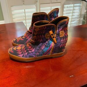 Aldo Aztec Print Multicolored Sneaker Booties Size 7.5